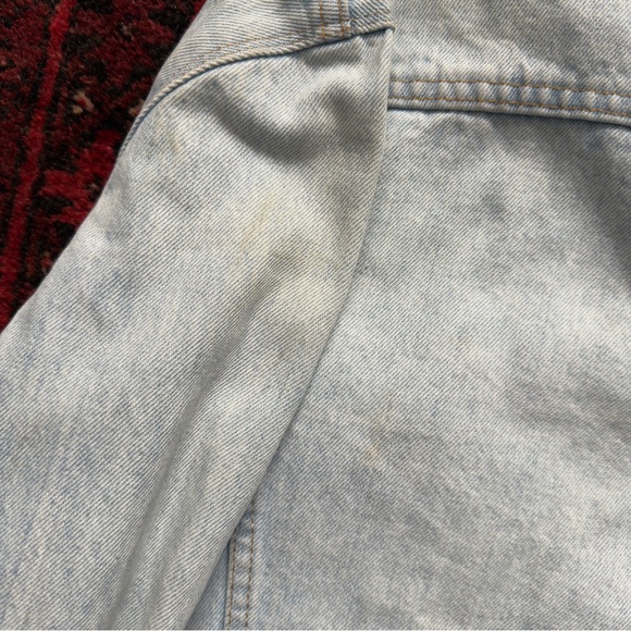 Levi's Vintage Men's Light Wash Denim Trucker Jacket Size 40 - Picture 9 of 12